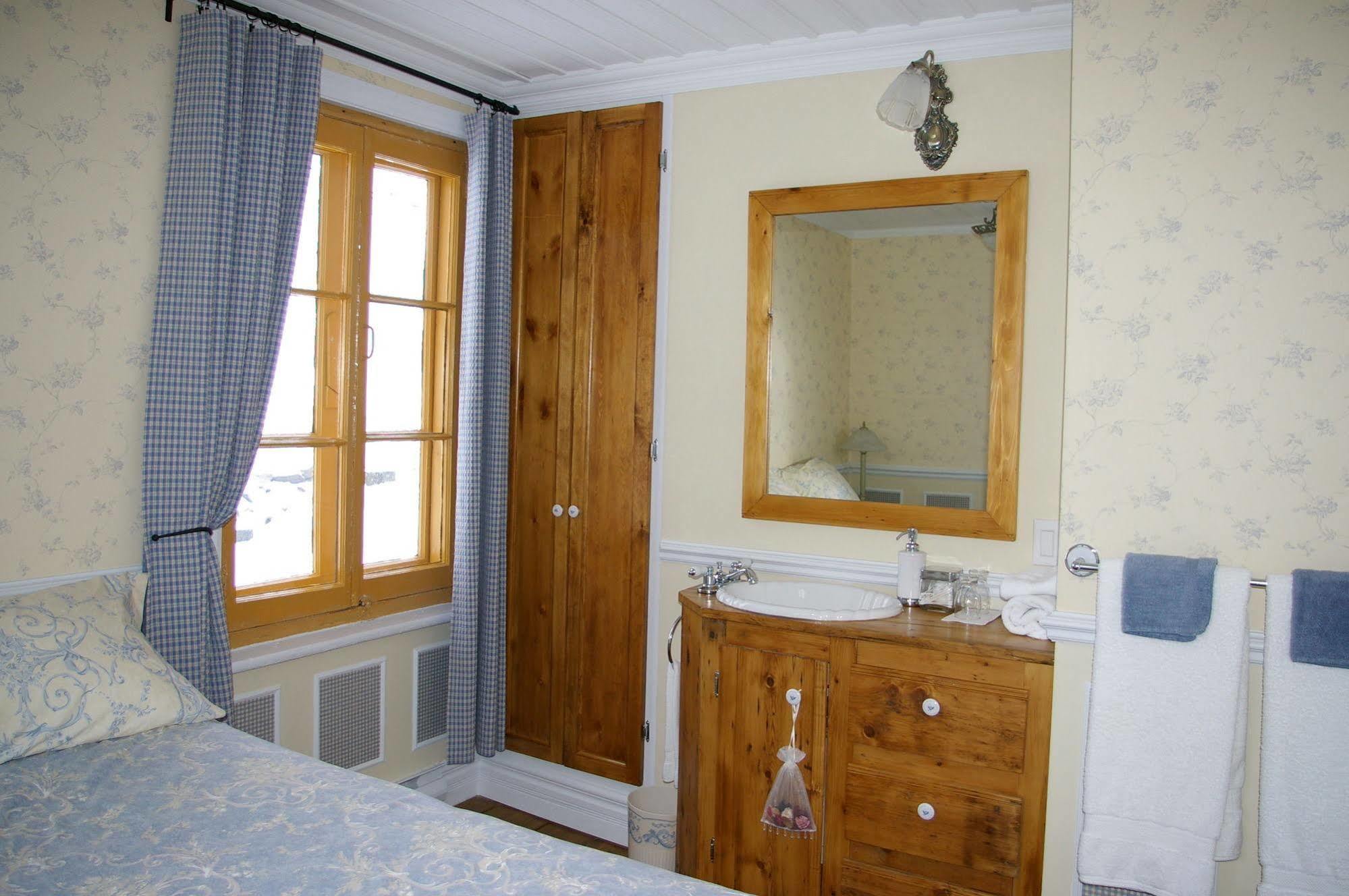 Auberge Du Maitre Forgeron Beaupré Exteriör bild