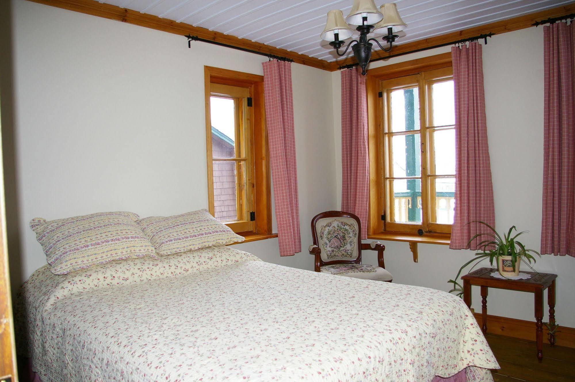 Auberge Du Maitre Forgeron Beaupré Exteriör bild